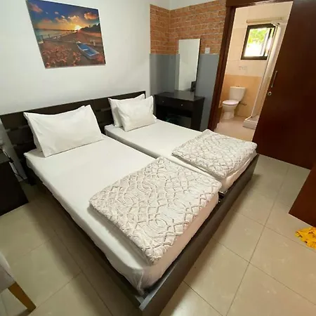 Marina's * לרנקה