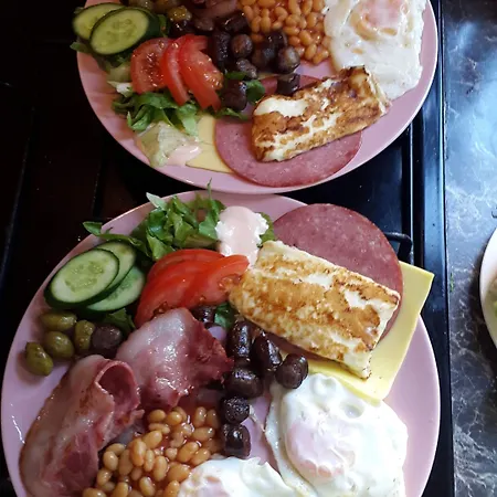 בית אירוח Marina's *