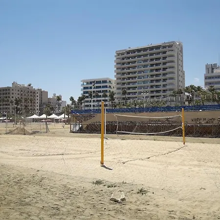 בית אירוח Marina's *