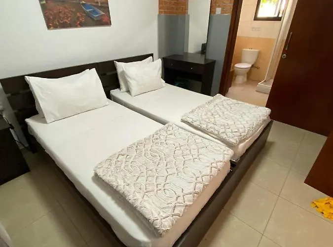 Marina's * לרנקה