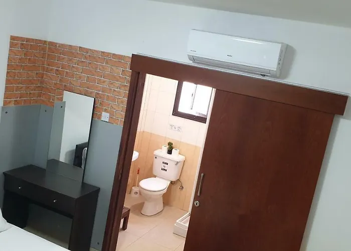 בית אירוח Marina's לרנקה